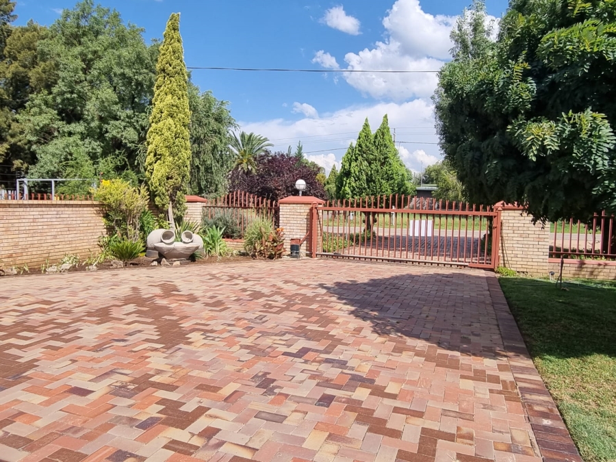 4 Bedroom Property for Sale in Christiana North West